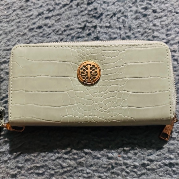 Mint green women’s zip around wallet - Picture 3 of 4